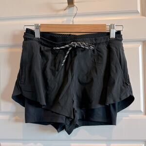 Athleta Trekkie Crest 2 in 1 Shortie Shorts Size 2 Black